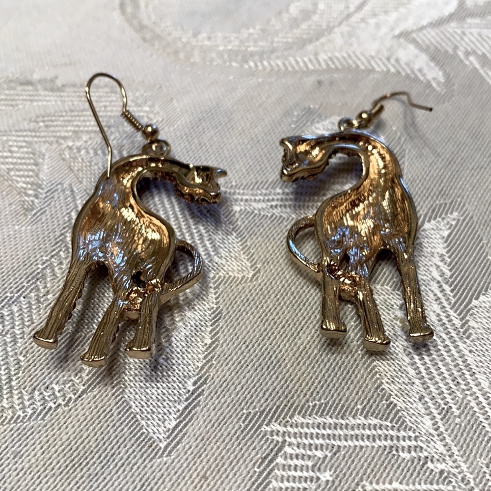 Giraffe earring. Aprx 2” drop - Picture 2 of 5